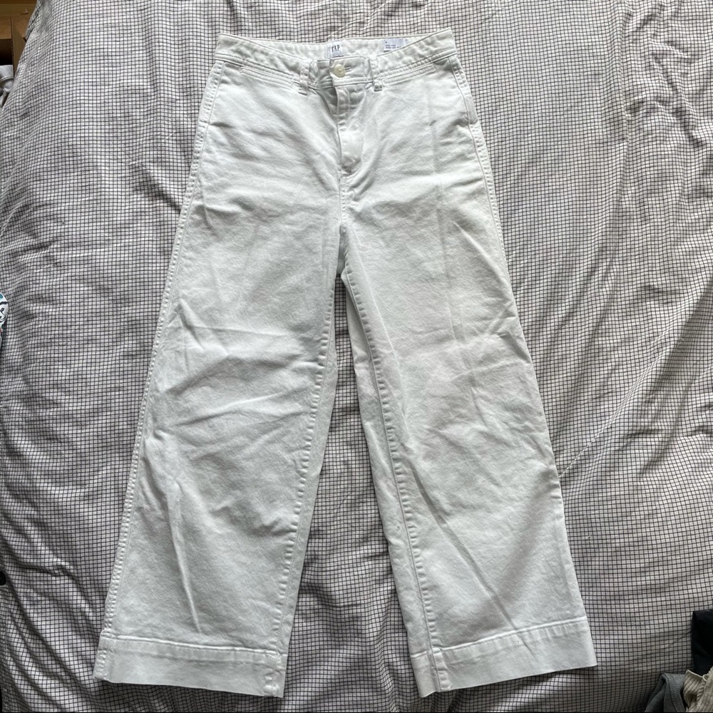 Wide leg high-waisted white denim jeans!